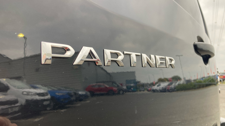 Peugeot Partner Standard Diesel 1000 1.5 BlueHDi 100 Asphalt Van